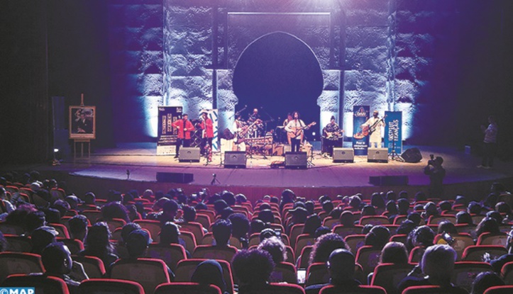 Le duo Boussou-Sahmaoui emporte le public oujdi dans les méandres du chant gnaoui Le duo Boussou-Sahmaoui emporte le public oujdi dans les méandres du chant gnaoui