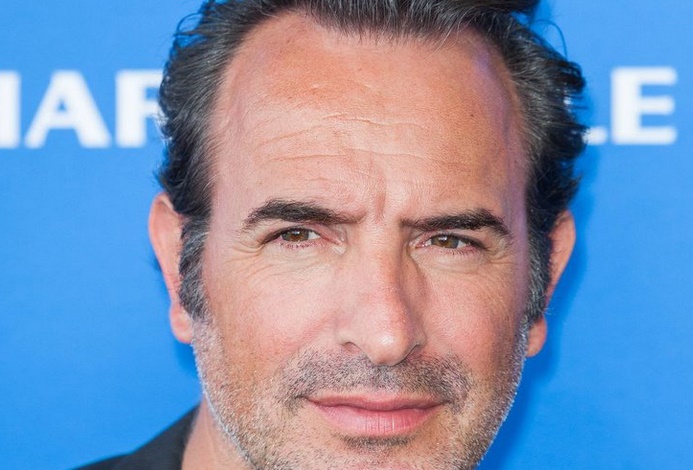 Dujardin fait peau neuve dans une veste en daim Dujardin fait peau neuve dans une veste en daim