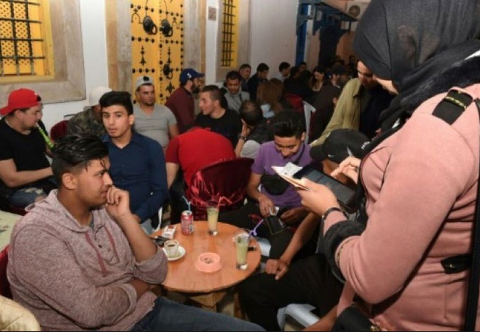 En Tunisie, la chasse aux nouveaux électeurs de nuit comme de jour En Tunisie, la chasse aux nouveaux électeurs de nuit comme de jour
