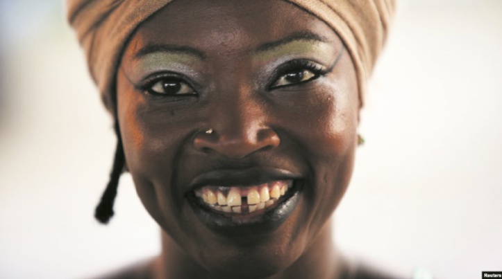 Après un Grammy Award, l’Ivoirienne Dobet Gnahoré veut séduire son pays Après un Grammy Award, l’Ivoirienne Dobet Gnahoré veut séduire son pays