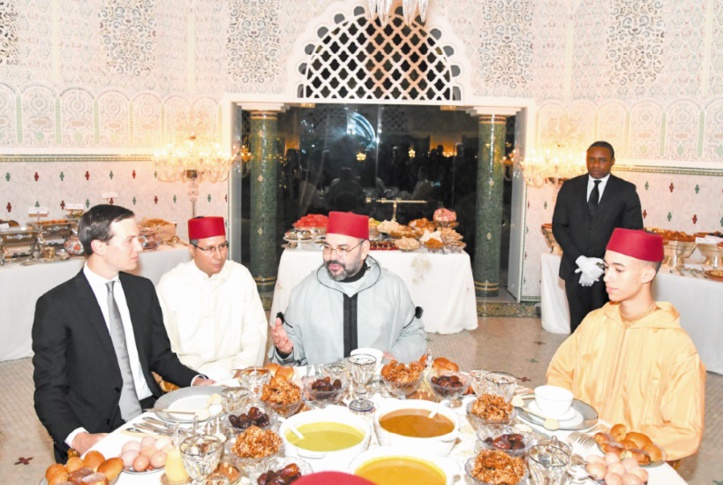 Le Souverain offre un iftar en l'honneur de Jared Kushner