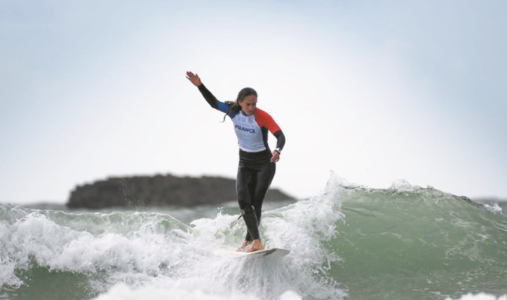 Le longboard, cette sensation extra de marcher sur l'eau en surfant sur les vagues Le longboard, cette sensation extra de marcher sur l'eau en surfant sur les vagues