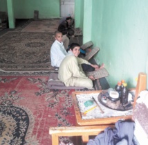 Les établissements de l’enseignement traditionnel : Des faits éducatifs, culturels et mentaux Les établissements de l’enseignement traditionnel : Des faits éducatifs, culturels et mentaux