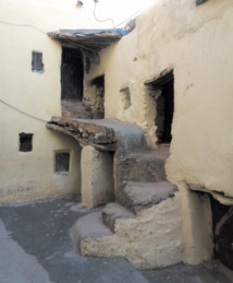 Les établissements de l’enseignement traditionnel : Des faits éducatifs, culturels et mentaux Les établissements de l’enseignement traditionnel : Des faits éducatifs, culturels et mentaux