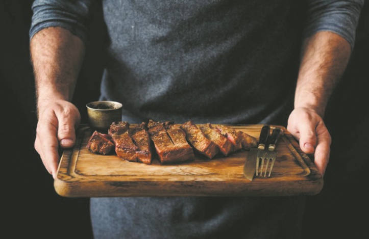 Qu'elle soit rouge ou blanche : la viande est mauvaise pour le cholestérol