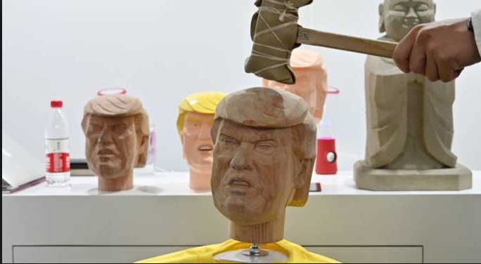 Insolite : Taper sur Trump ? Insolite : Taper sur Trump ?