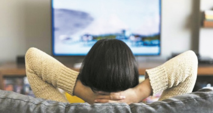 Dormir devant la télévision fait grossir Dormir devant la télévision fait grossir