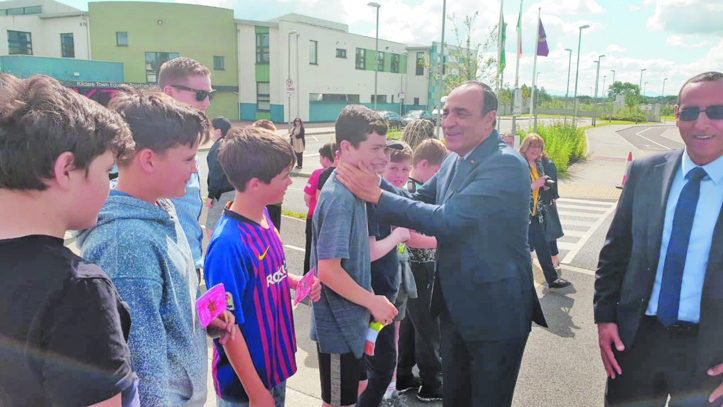 Habib El Malki en visite dans une école irlandaise