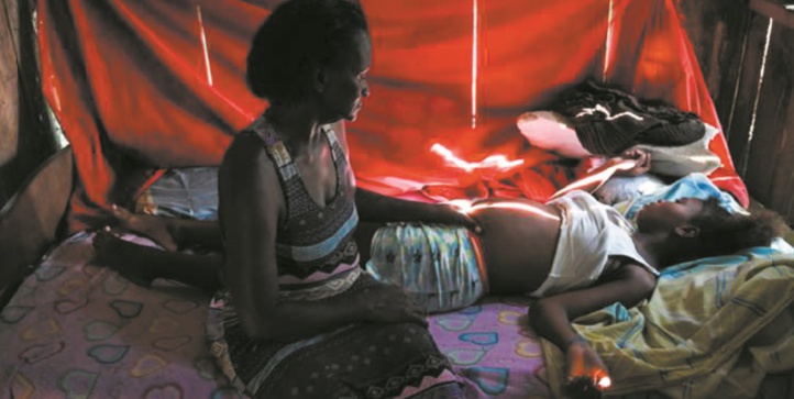 Sage-femme sur une île fluviale de Colombie sans eau ni médecin