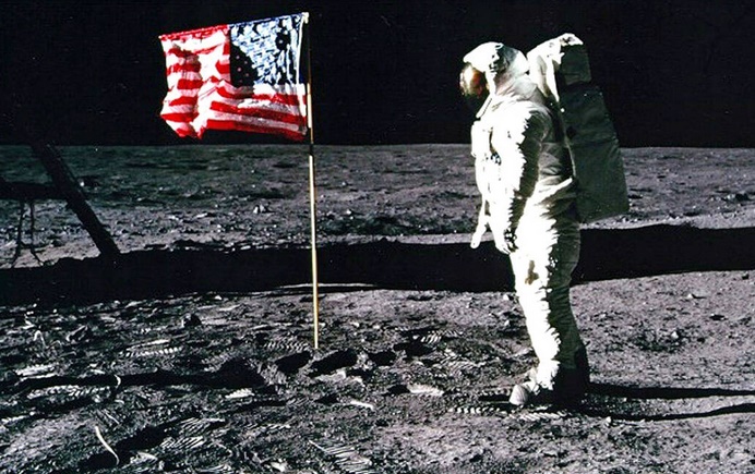 Des enchères hommage au premier pas de l'homme sur la Lune