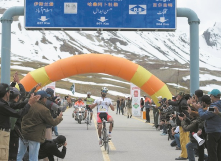 Au Pakistan, le Tour de l'impossible grimpe aussi haut que le Mont Blanc Au Pakistan, le Tour de l'impossible grimpe aussi haut que le Mont Blanc