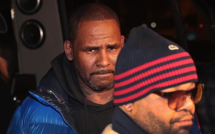 R. Kelly plaide non coupable et reste en prison