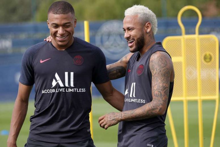 Neymar dans le groupe du PSG en partance  pour la Chine