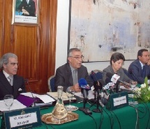 L’année de tous les changements politico-constitutionnels nous quitte : 2012 commence sans le nouveau gouvernement Benkirane L’année de tous les changements politico-constitutionnels nous quitte : 2012 commence sans le nouveau gouvernement Benkirane