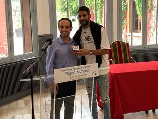 L'enfant de Sarcelles, Riyad Mahrez, reçoit la médaille de la ville L'enfant de Sarcelles, Riyad Mahrez, reçoit la médaille de la ville