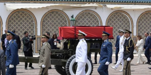 Les Tunisiens rendent un dernier hommage à leur président Les Tunisiens rendent un dernier hommage à leur président