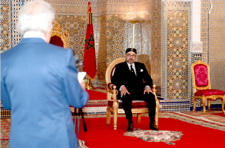 Sa Majesté le Roi recevant le Wali de Bank Al-Maghrib.