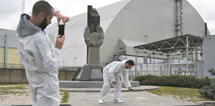 Des selfies dans les décombres de Tchernobyl Des selfies dans les décombres de Tchernobyl