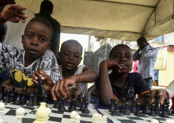 Au Nigeria, un club d'échecs améliore le quotidien des enfants des bidonvilles