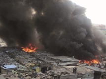 Dix baraques détruites à Hay Hassani : Incendie à souk Dallas Dix baraques détruites à Hay Hassani : Incendie à souk Dallas