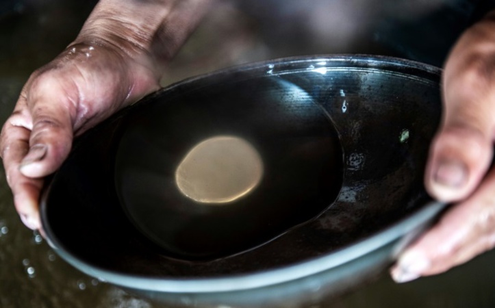 En Amazonie, mines et exploitation pétrolière cernent les communautés indigènes