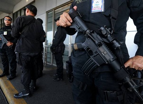 Insolite : Venue arrêter quatre suspects, la police philippine repart avec 277 Chinois Insolite : Venue arrêter quatre suspects, la police philippine repart avec 277 Chinois