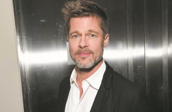 Brad Pitt parle d’apesanteur et de corne des pieds avec un astronaute