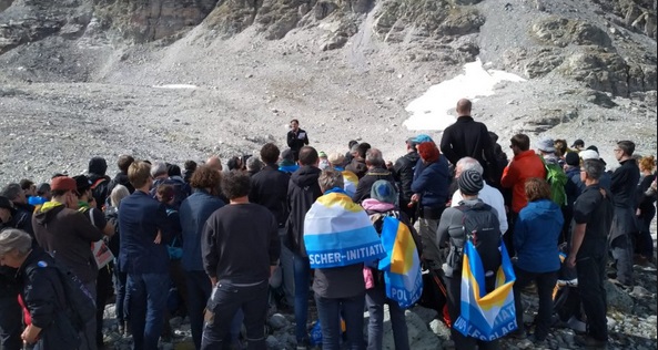 En Suisse, funérailles en montagne pour un glacier disparu