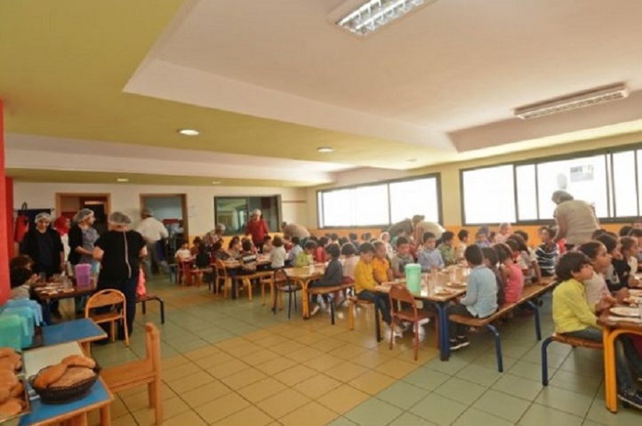 L'alimentation saine et équilibrée des élèves, un défi pour les familles et les établissements scolaires L'alimentation saine et équilibrée des élèves, un défi pour les familles et les établissements scolaires