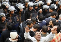 Une année après la chute de Moubarak : L’Egypte face à une grave crise économique Une année après la chute de Moubarak : L’Egypte face à une grave crise économique