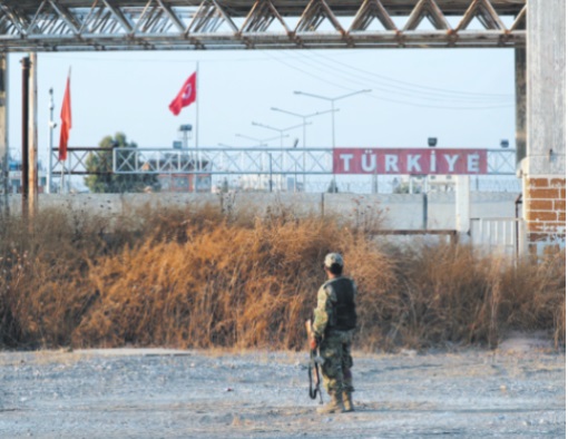 Les forces du régime se rapprochent de la frontière avec la Turquie