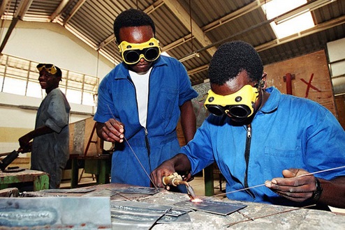 Une nouvelle étude de l’OIT identifie des politiques de lutte contre la pauvreté et les inégalités Une nouvelle étude de l’OIT identifie des politiques de lutte contre la pauvreté et les inégalités