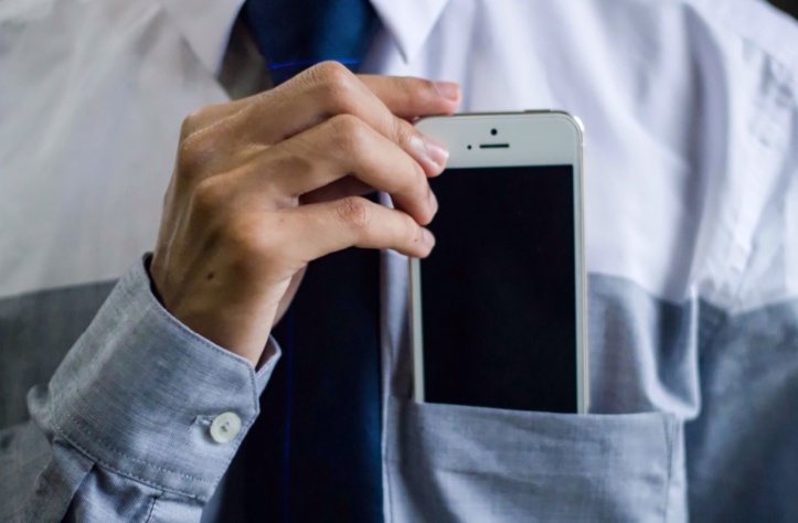 Trop près du corps, trop près des ondes Trop près du corps, trop près des ondes