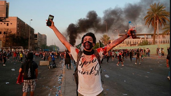 A Bagdad, la place Tahrir réclame encore "la chute du régime" A Bagdad, la place Tahrir réclame encore "la chute du régime"
