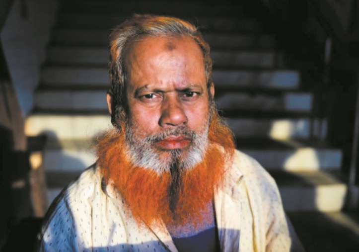 Au Bangladesh, les barbes orange font fureur