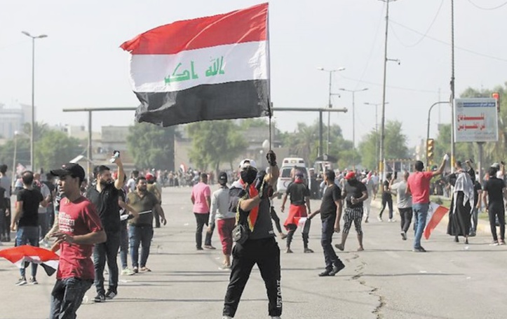 En Irak, la jeunesse prend la rue pour réclamer "la chute du régime"