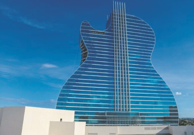 Une riche tribu inaugure un immense hôtel en forme de guitare en Floride