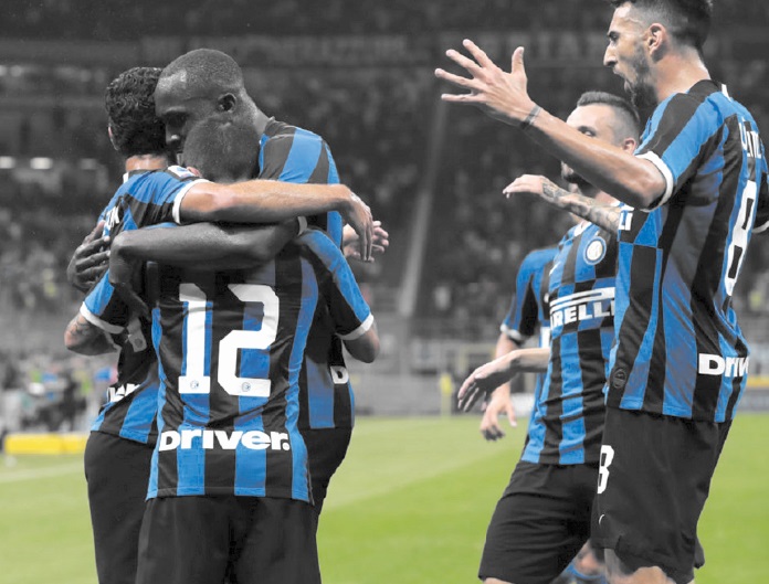 Calcio : La Juve sous la pression de l'Inter Calcio : La Juve sous la pression de l'Inter