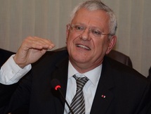 Driss Benhima met en exergue les bienfaits de la restructuration sociale : Malgré une conjoncture de crise, RAM espère des lendemains meilleurs Driss Benhima met en exergue les bienfaits de la restructuration sociale : Malgré une conjoncture de crise, RAM espère des lendemains meilleurs