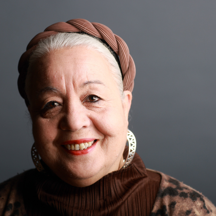 Izza Génini, un talent inné et un amour inconditionnel pour le Maroc