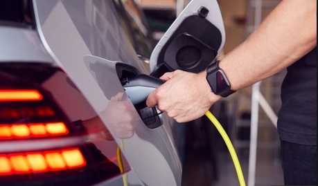 Expérience réussie pour recharger une voiture électrique en 10 minutes