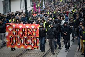 Flambée de violences à Paris pour le premier anniversaire des "gilets jaunes"