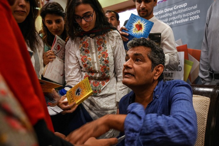 L'écrivain Mohammed Hanif, voix libre du Pakistan L'écrivain Mohammed Hanif, voix libre du Pakistan