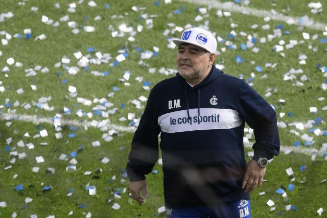 Maradona revient au poste d'entraîneur de Gimnasia La Plata Maradona revient au poste d'entraîneur de Gimnasia La Plata