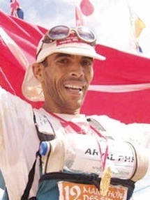 «Marathonien des sables, Lahcen Ahansal, enfant nomade et star du désert»