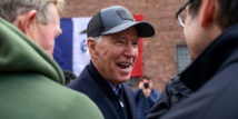Trop vieux ? Trop gaffeur ? Biden s'accroche pourtant au sommet de la primaire démocrate Trop vieux ? Trop gaffeur ? Biden s'accroche pourtant au sommet de la primaire démocrate