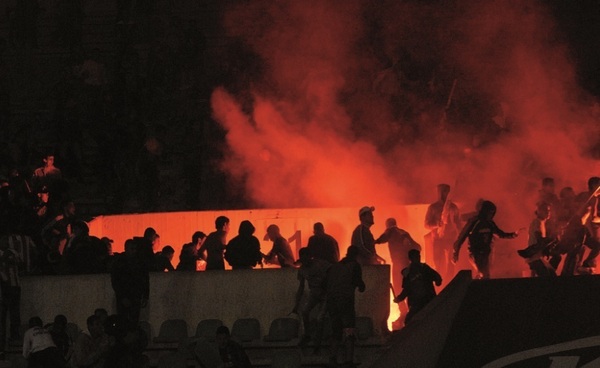 Le football de tous les périls : Casse, vandalisme, agressions … Les voyous du stade Le football de tous les périls : Casse, vandalisme, agressions … Les voyous du stade