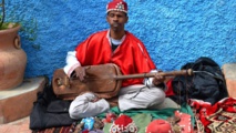 La musique gnaoua, entre rituel africain et culte des saints vénérés au Maroc La musique gnaoua, entre rituel africain et culte des saints vénérés au Maroc