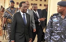 Les militaires rendent le pouvoir sous la pression de la Cédéao : Dioncounda Traoré nouveau président par intérim au Mali Les militaires rendent le pouvoir sous la pression de la Cédéao : Dioncounda Traoré nouveau président par intérim au Mali