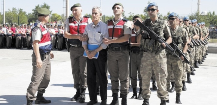Près de 200 arrestations liées au putsch manqué en Turquie